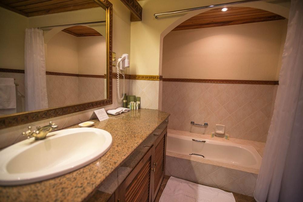 Sarova Lion Hill Game Lodge Nakuru Exterior photo